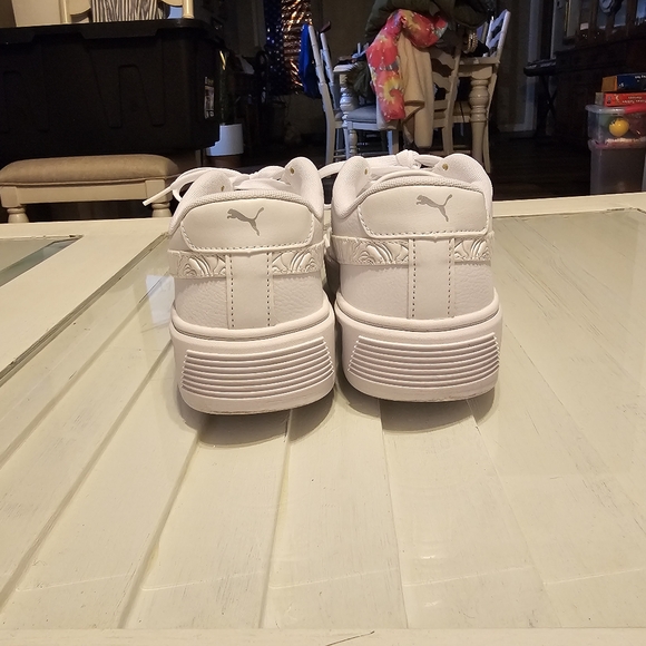 Puma women's Size 9 Shoes - Picture 5 of 8